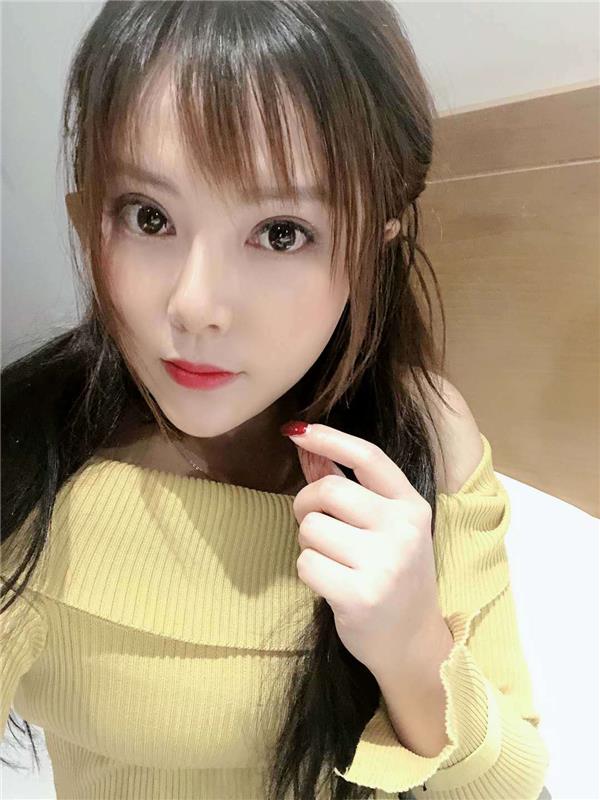 36C大胸妹文文，胸亮点