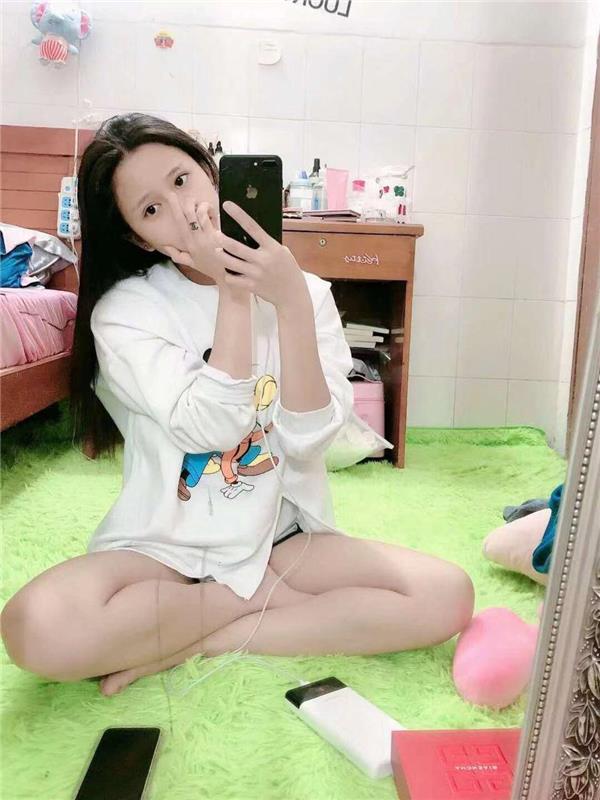 可爱的大胸邻家小妹