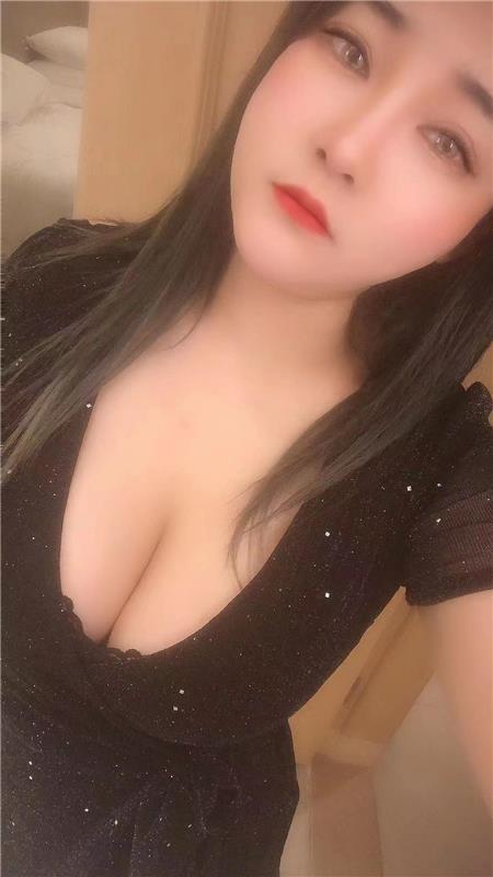 青春靓丽36D妹子