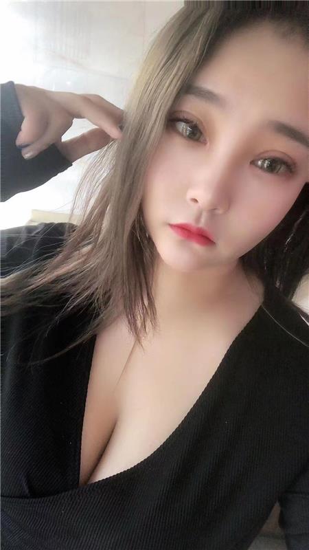 青春靓丽36D妹子