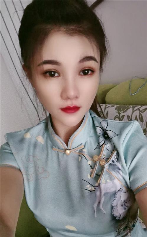 娇小甜美的广东妹子