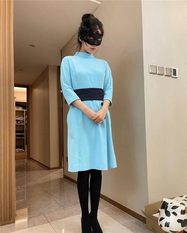 制服黑丝控性感女孩