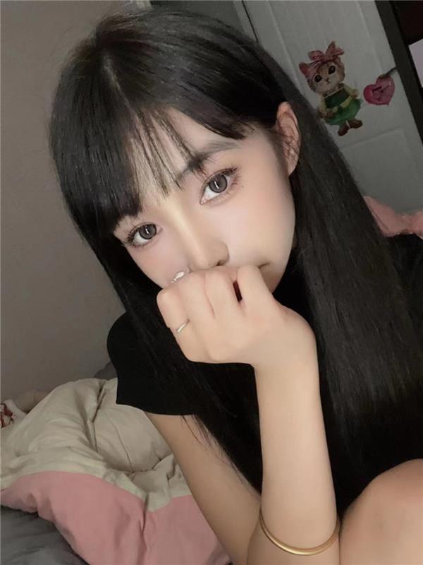 小房间里艹骚B