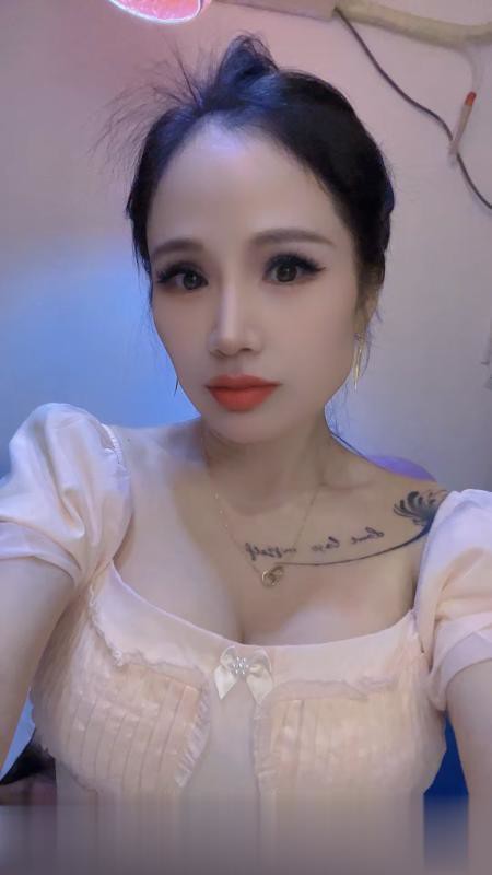 罗湖颜值大胸妹子