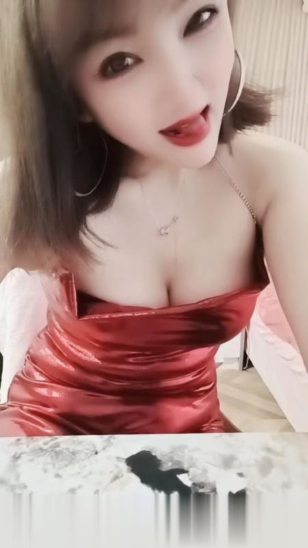 黑红制服少妇