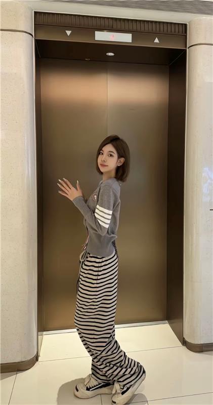 【已验证】上海可SM零零后新加坡留学生  舞蹈生 反差女蜜桃臀 服务天花板