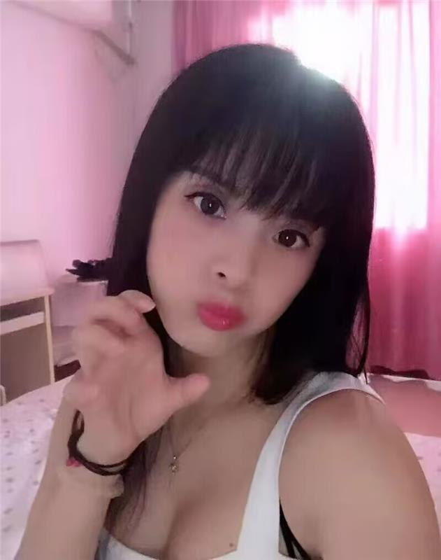 风情热辣小姐姐