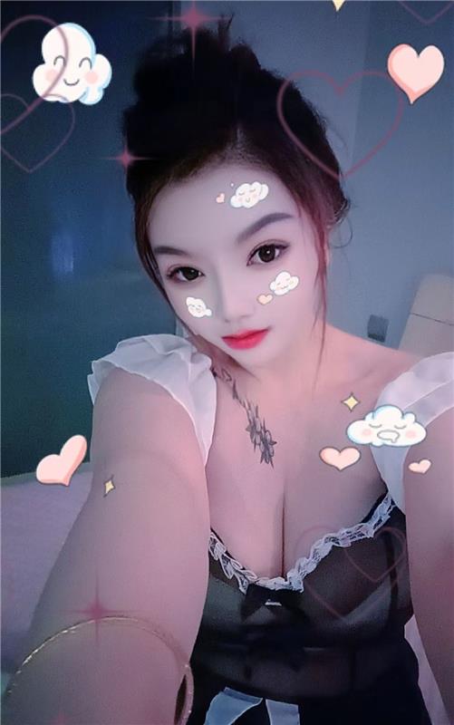 会臀推的中项老师小雪