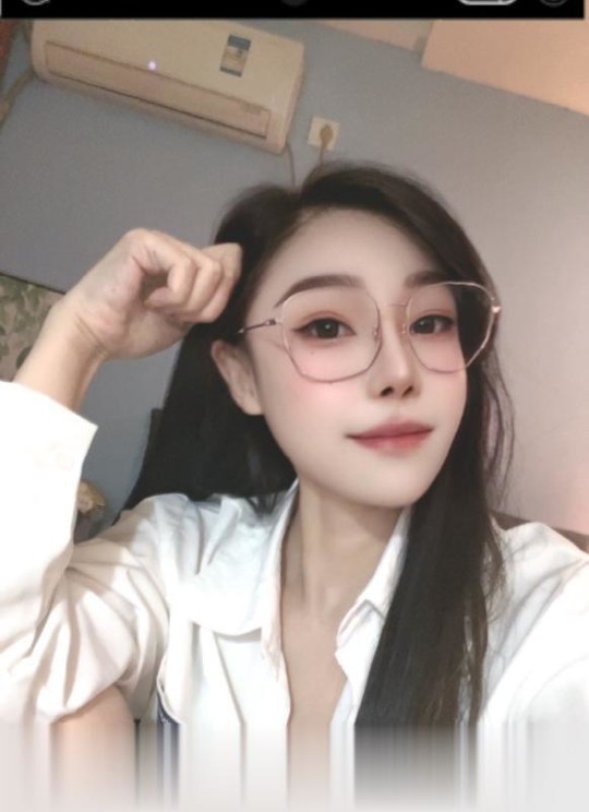 肤白颜值七七