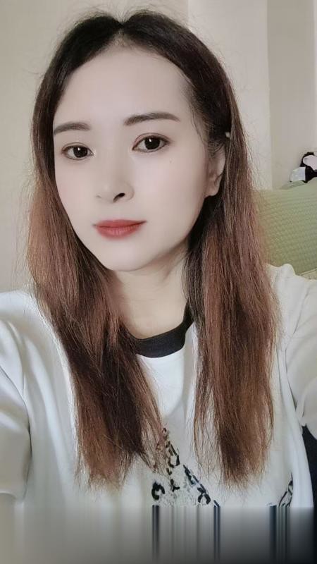 草房希希..